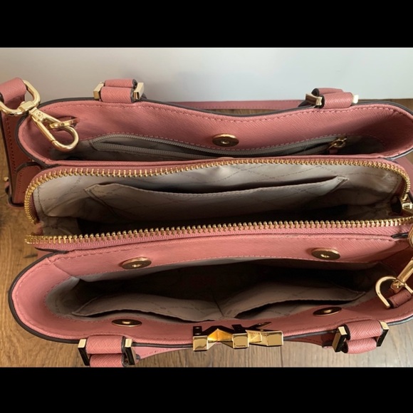 Michael Kors Medium Saffiano Leather satchel. - Picture 4 of 4